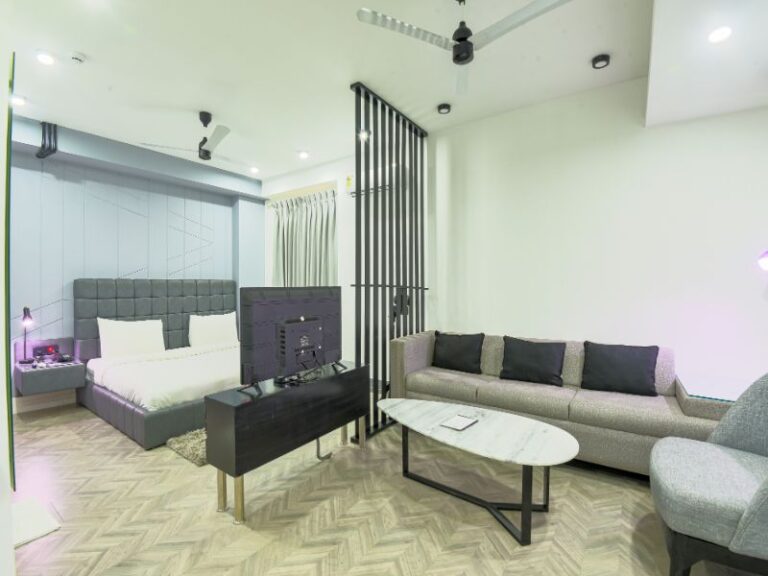 Deluxe Room without Balcony - Bedchambers serviced apartments MG Road