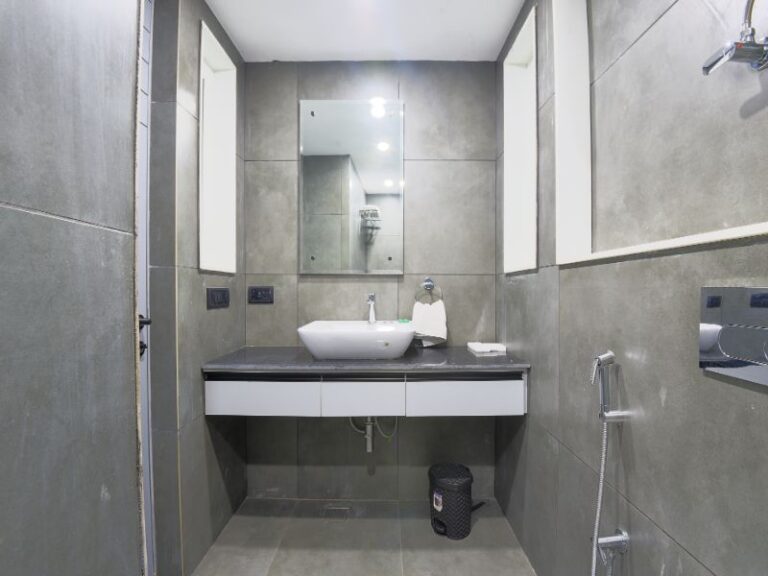 Bathroom with all toiletries - Bedchambers serviced apartments MG Road