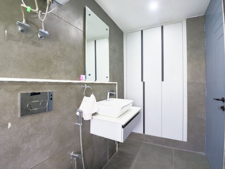 Bathroom With All Amenities - Bedchambers serviced apartments, Gurgaon